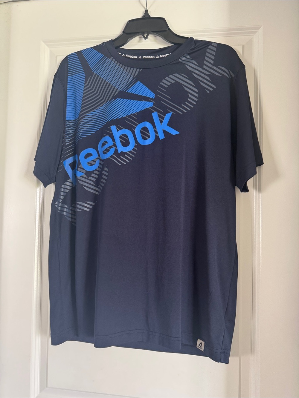 Reebok Men’s Navy Blue Graphic Athletic Tee with Bright Blue Logo(1092)